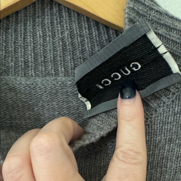 Gucci Gray Sweater with Embroidered Bees - Picture 8 of 11